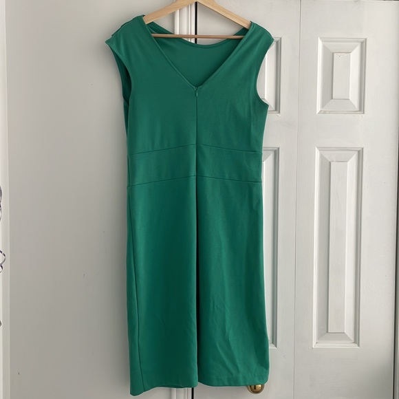 Green fitted Dress - Picture 2 of 8